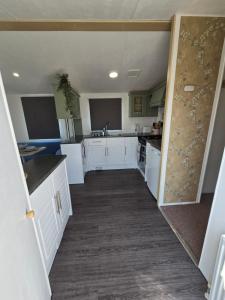 FI005 Loomy Escapes Caravan at St Osyth Beach Essex