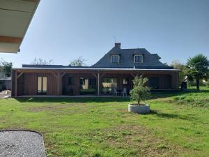 Hotels Logis Hotel Restaurant Cruzel : Appartement - Vue sur Jardin