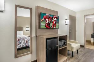Deluxe Room with Two Double Beds Smoking room in Red Roof Inn Richmond VA