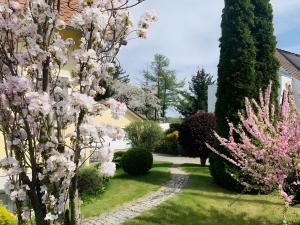 Ferienwohnung mit Terrasse, Garten