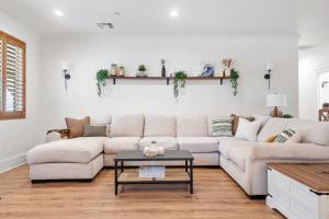 Luxury Escondido Family Oasis with Hot Tub