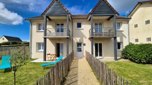 Appartements Crevette rose a 100m de la plage de sable de Surtainville : photos des chambres