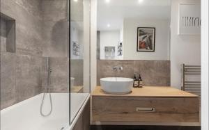 Modern and spacious flat