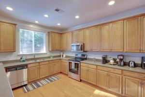 Lexington Nest - 3 Bedrooms and 2 and Half Baths