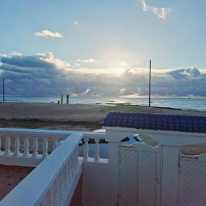Maison de plage pied dans leau pour familles