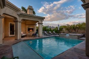La Vida Hermosa - MidCentury Gem With Courtyard Pool