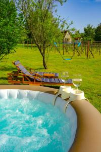 Luxury Vineyard Retreat with Private Jacuzzi