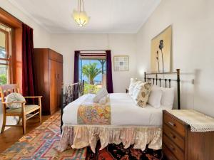 Kalk Bay Cottage with Patio Harbour View