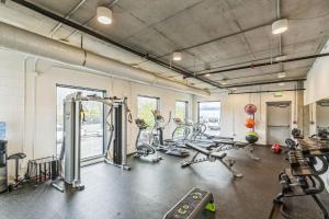 Trendy Apt for 8 in Highly Walkable Neighborhood