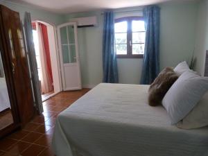 B&B / Chambres d'hotes Chez nous Cassis : Chambre Triple avec Salle de Bains Privative