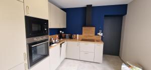 Appartements SUPERBE APPARTEMENT porte de la Cite Medievale entierement renove tres bien equipe 6 pers balcon clim parking prive devant : photos des chambres