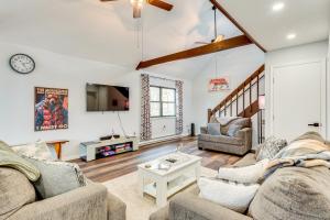 13 Mi to Jack Frost Ski Resort Home with Hot Tub - 3hvězdičkové hotely ve městě Pocono Lake