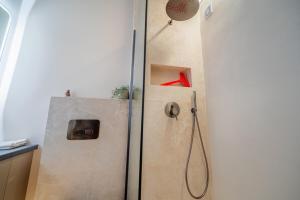 Moderne Designer-Maisonette 2 Schlafzimmer eigene Terrasse mit Grilltisch und Fitnessbereich