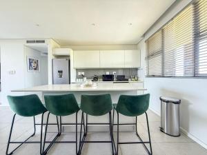 Luxury 2Bedroom Apart with Ocean & Forest Views