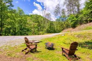 Arcadian Pass - Cozy Cabin Retreat in the Smokies Comfort & Fun for All