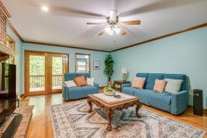 5 Mi to Lake Robinson WFH-Friendly Home with Pool