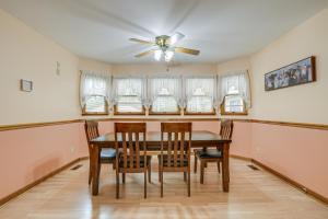 5 Mi to Lake Robinson WFH-Friendly Home with Pool