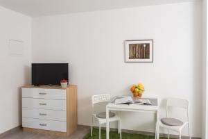 Guest House Eight Roses