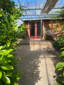 Unique Tiny House close to Ams Airport with Hottub