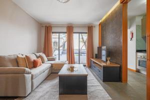 Urban Stay 1A by Homie