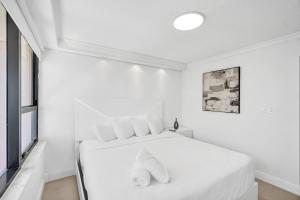 Modern Ocean Escape Stylish 2BR Condo with Resort Amenities Pools Sauna and Gym 1417