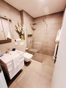 Beautiful Flat with garden view, terrace and parking-105