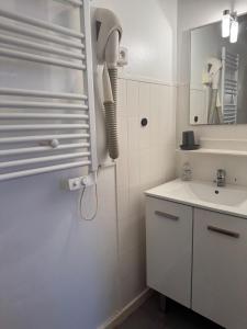 Hyères studio les pieds dans l eau Au Grand Sud