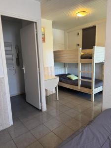 Hyères studio les pieds dans l eau Au Grand Sud