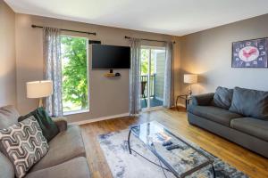 Cumberland River Condo Near DT