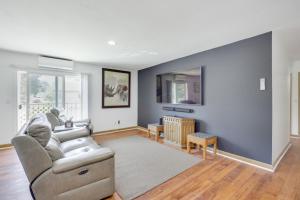 Stay and Play in San Diego Charming Condo!