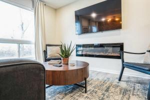 2 BDR Riverfront Living in Downtown Nashville