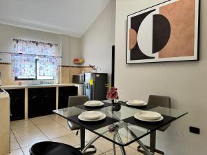 AMPLIO APARTAMENTO, en Cerezos 1 Quetzaltenango