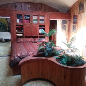 Deluxe King Suite room in HOUSE OF THE FUTURE MANSION MASTER BEDROOM In W LANSING