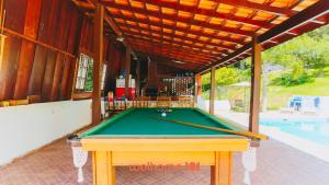 Sitio em Aracariguama com Piscina e Churrasqueira