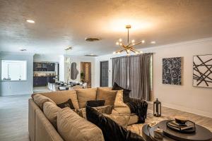 Top Villa Near Beach with Game Room, Hot Tub and Pool