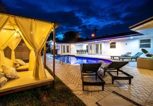 Top Villa Near Beach with Game Room, Hot Tub and Pool