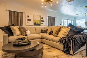 Top Villa Near Beach with Game Room, Hot Tub and Pool