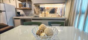 Flat Aconchegante, 100m da praia, piscina, sauna