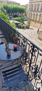 Appartements SUPERBE APPARTEMENT porte de la Cite Medievale entierement renove tres bien equipe 6 pers balcon clim parking prive devant : photos des chambres