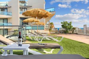 CASA DEL MAR beachfront apartments with pool & ocean views