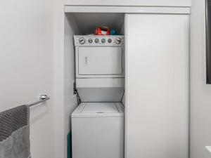 Prime Downtown Condo - St Lawrence Parking