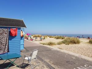 5 Sea View Walk unique beachfront location - pets welcome - free parking