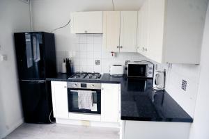 Entire House London With Parking
