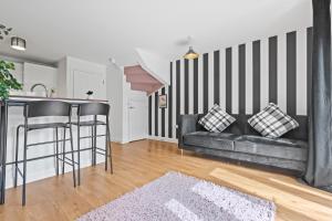 Lotus Haus - Wellington Homes - 4 BDR With Gated Parking