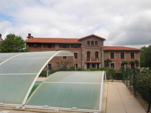 Maisons de vacances Maison de caractere avec piscine commune, proche du Puy du Fou et de Nantes - FR-1-426-107 : photos des chambres