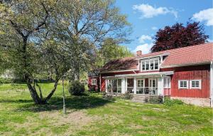 Awesome Home In Skövde With Sauna