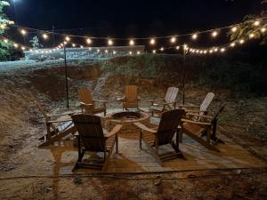 Magestica - Luxury Lodge -Wedding Retreats and Getaways - Premiere Smoky Mountain Views Gatlinburg-Pigeon Forge- Outdoor Pool - Arcade Room - Luxury Lodge Compound