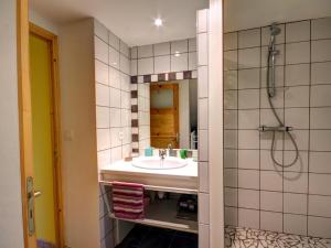 Gîte Bellevue à Marols pour 6 personnes avec charmante cour fermée - FR-1-496-2