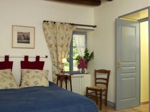 Maisons de vacances Gite authentique au coeur du Perche, 18eme siecle, cheminee, jardin clos, animaux acceptes, WIFI inclus. - FR-1-497-49 : photos des chambres
