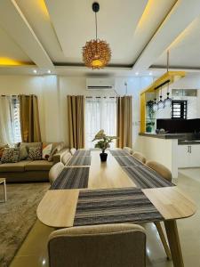 4 bedroom with big pool villa near clark